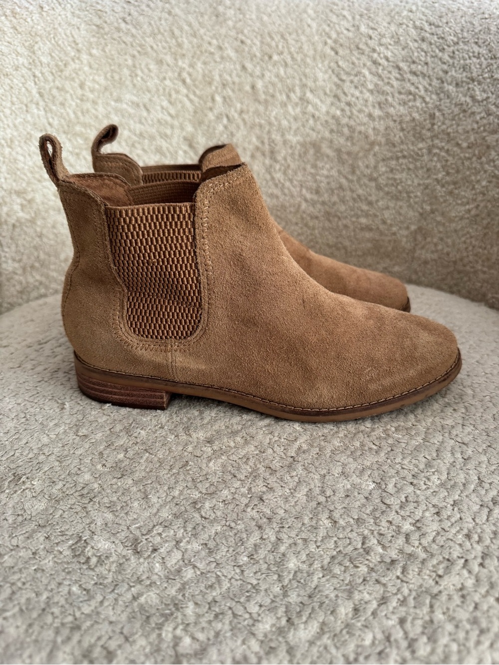TOMS Women’s Size 6 Brown Suede Chelsea Ankle Boots Slip On Booties